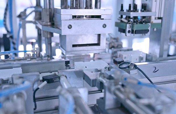 “以鋁代銅”的陷阱：劣質(zhì)斷路器內(nèi)部的導(dǎo)體隱患