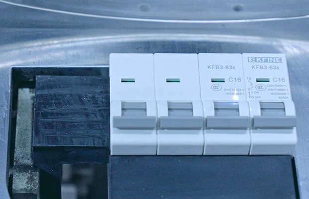 “預(yù)付費(fèi)電表”內(nèi)的微型斷路器有何一體化設(shè)計(jì)？