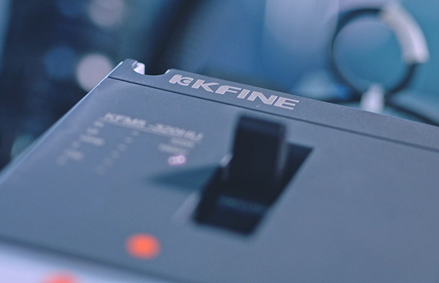 “風(fēng)力發(fā)電”場(chǎng)：斷路器如何應(yīng)對(duì)惡劣天氣與復(fù)雜電流？