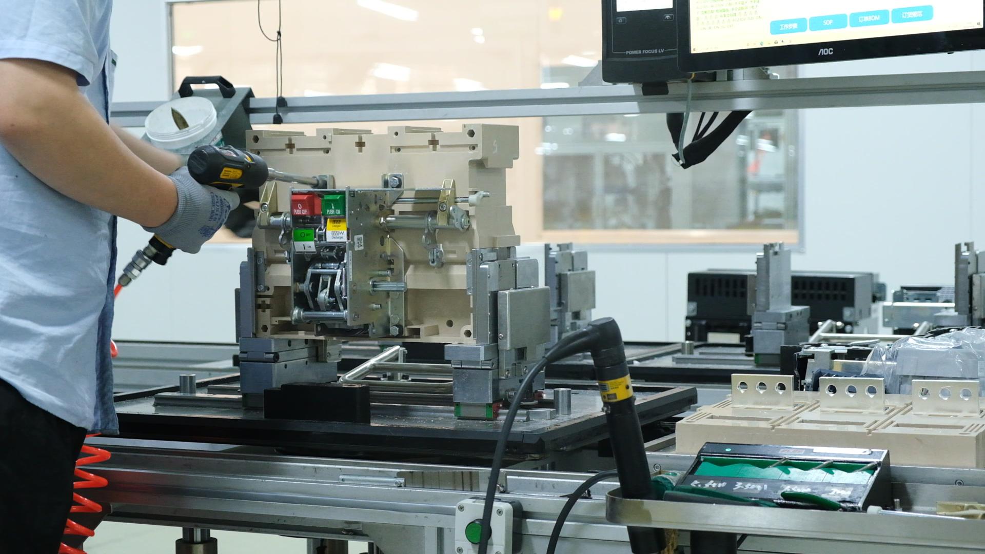 “AI算法”如何預(yù)測(cè)斷路器的剩余電壽命并提前預(yù)警？