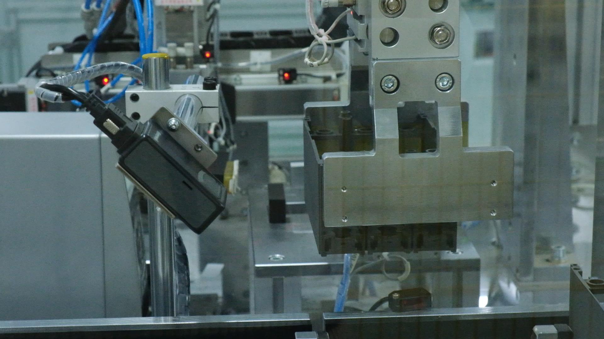 “零飛弧”技術(shù)是如何實(shí)現(xiàn)的？對(duì)緊湊型配電柜的意義。