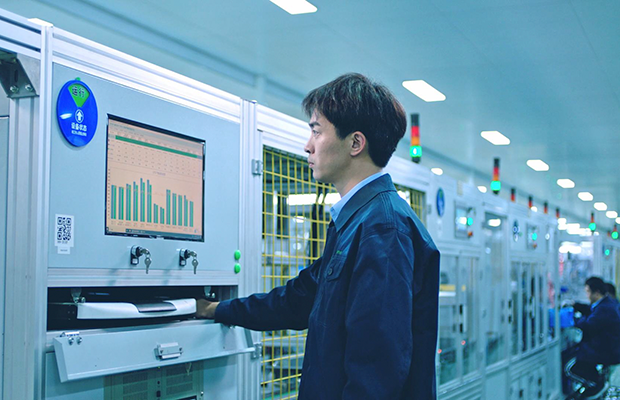 電磁脫扣器的“磁吹”技術(shù)：如何強制拉長并熄滅電??？